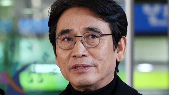 盧사위 곽상언 저격 사흘만에…유시민, 노무현 재단 떠나