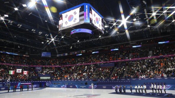 한국 메달 딸때 ‘기울어진 태극기’ 게양…조직위 “수정하겠다”