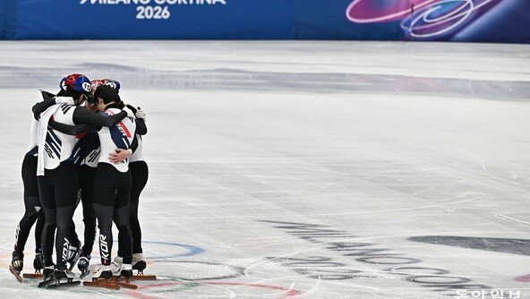 쇼트트랙 남자 계주 “마지막에 다같이 웃을 수 있어서 기뻐”