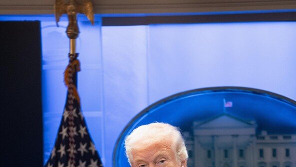 트럼프, 세계에 10% 관세 때렸다…24일 발효, 승용차는 제외