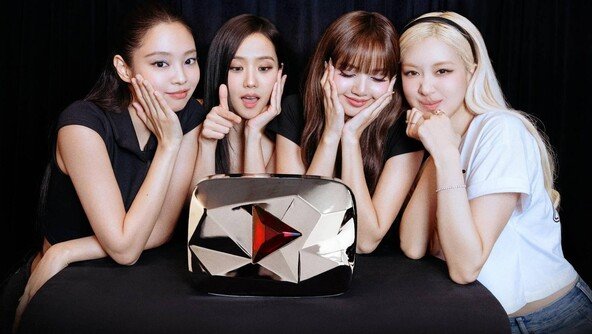 블랙핑크, ‘레드 다이아’ 버튼 받았다…세계 아티스트 최초