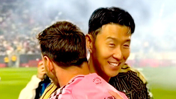 손흥민, 메시와 첫 맞대결서 판정승…7만명 관중 기립박수