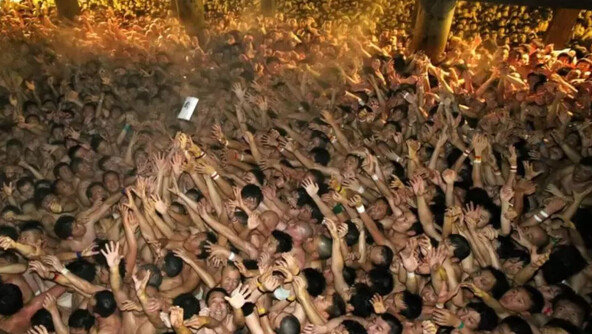 1만명 뒤엉킨 日 ‘알몸 축제’ 사고 속출…3명 의식불명