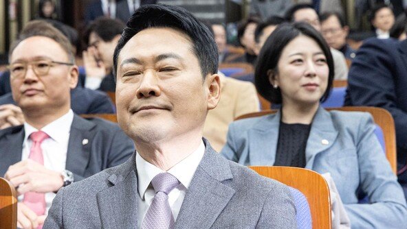 ‘절윤’ 공세 막은 국힘 ‘입틀막 의총’…당명개정-행정통합 얘기로 시간 끌어