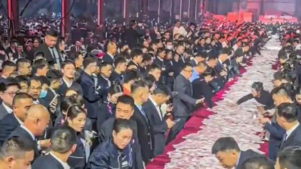 125억 테이블에 쫙…“센 만큼 가져가라” 통큰 성과급 쏜 中회사