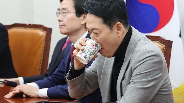 尹 계엄 직후보다 낮은 국힘 지지율… 중도층서 9%로 역대 최저