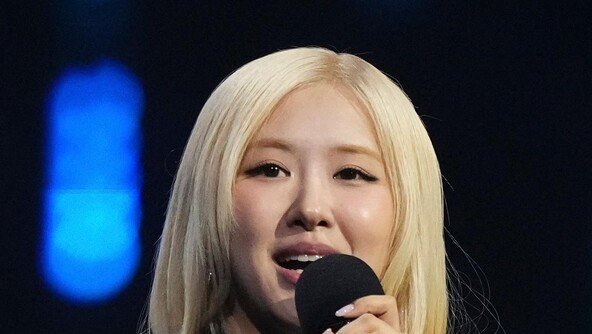 ‘아파트’ 로제, K팝 처음 ‘영국판 그래미’ 수상