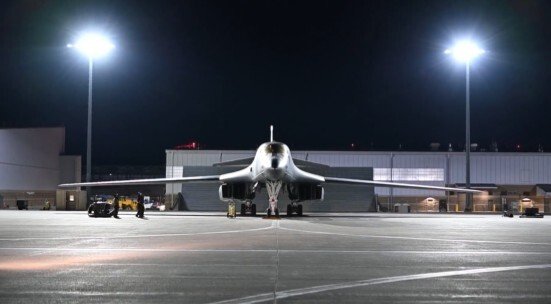 ‘암살자’ B-2 이어 ‘죽음의 백조’ B-1B 떴다…美 “이란 미사일시설 초토화”