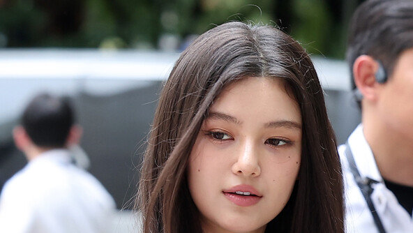 민희진 ‘빅딜’ 안 통했나…하이브, 뉴진스에서 다니엘 지우기
