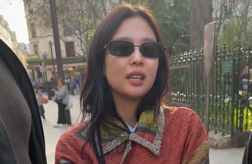 제니 “프라이버시 지켜달라”…파리서 극성팬 사인 거절 논란