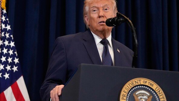 트럼프가 꽂힌 구두…“백악관 모든 남자가 그걸 신느라 진땀”