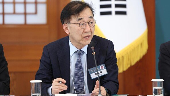 국토장관 “보유세 올린다…장기보유자 세제혜택도 재고”