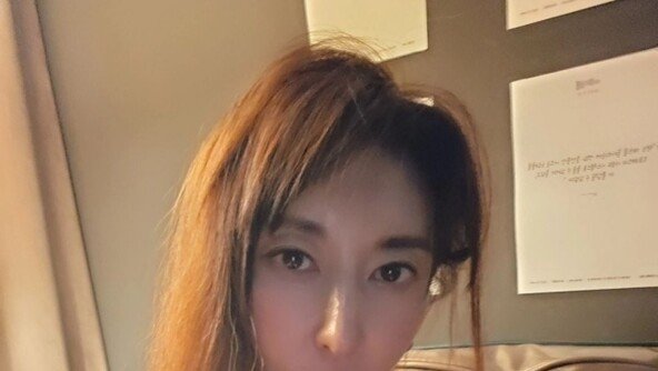 가수 김완선, 미등록 1인 기획사 운영 혐의 검찰 송치