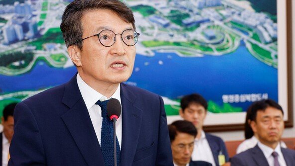 김의겸 새만금청장 8개월만에 사퇴…“입신양명 위해 직 내팽겨쳐” 비판
