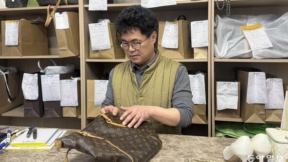 루이비통도 구찌도 ‘리폼’해 쓴다… “명품 값 인상에 손님 발길 늘었죠”