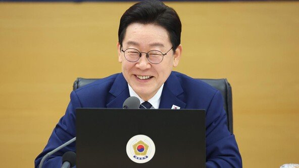 李 “주유소서 안 쫓겨나나” 김정관 “덩치 좋은 직원과 다녀”