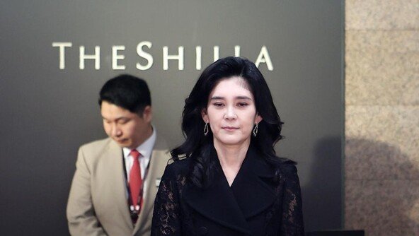 이부진 주총 패션 ‘구찌 재킷에 발렌티노 시스루’…가방은 에르메스