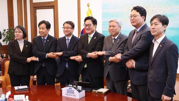 대통령 계엄권 제한 추진… 국힘 최소 10명 이탈해야 개헌 가능