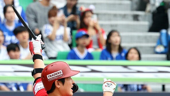 개막 전부터 달아오른 방망이…부상에 울었던 최정, 올해 명예 회복할까