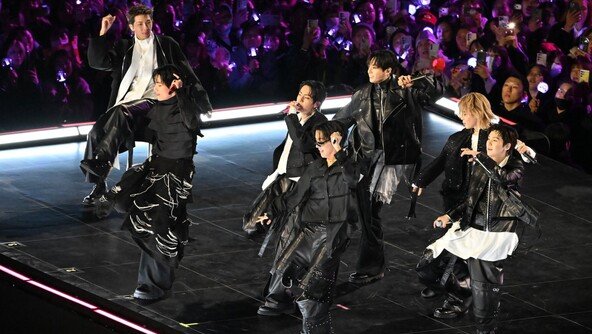 NYT “놀랍게 질서정연” BBC “광화문, 개선문 연상”…외신, BTS 콘서트 집중 조명