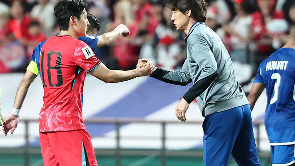 ‘홍명보호 날벼락’ 이강인 쓰러졌다…니스전 발목 부상 교체