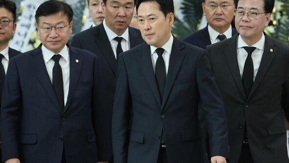 선거 두달앞 국힘 지지율 10%대 첫 추락… 與는 영남 공천 속도전