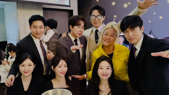 아들 안은 에릭…이민우 결혼식, 신화 부부동반 총출동