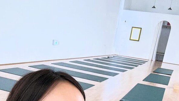 이효리 요가원 “사인 사진 사양…신체 접촉 금지”