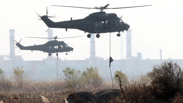 지난달 ‘산불 진화’ 투입됐던 군 헬기, 실수로 DMZ 내부 진입