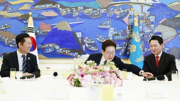 張 “中관광객 ‘짐 캐리’ 등에 예산 306억”…李 “맞다면 그거 삭감”