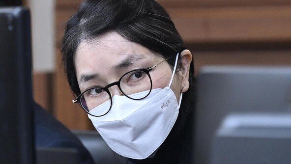 이진관 판사 “마스크 벗으세요”…김건희 “감기 심한데”