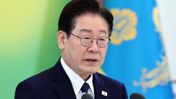 李 “오목 좀 둔다고 명인전 훈수…지구침공 화성인 편들 태세”