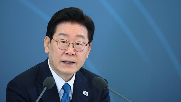 [김순덕 칼럼]황당 X에 잡힌 李, 대통령 주변이 단단히 고장났다
