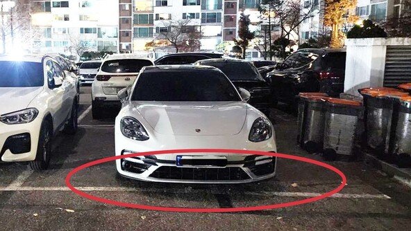 주차공간 2개 차지한 포르쉐…“2년째 저주하는 중”