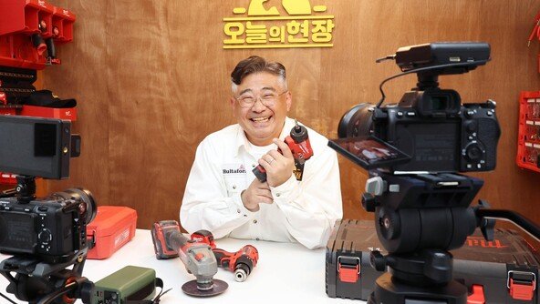 건설현장 뛰던 가을동화 가수, 이젠 드릴 쥐고 100만 뷰[은퇴 레시피]