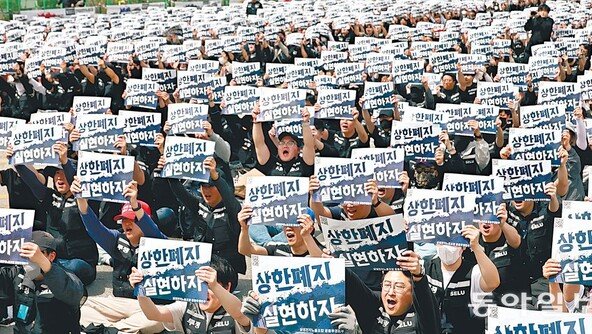 “영업익 현금으로 나눠달라” 한국식 성과급에 흔들리는 기업들