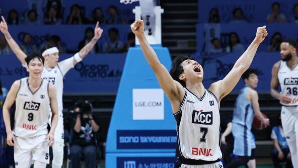 허훈 “아버지 보셨죠”… 형 허웅과 ‘삼부자’ 챔프전 MVP 신화