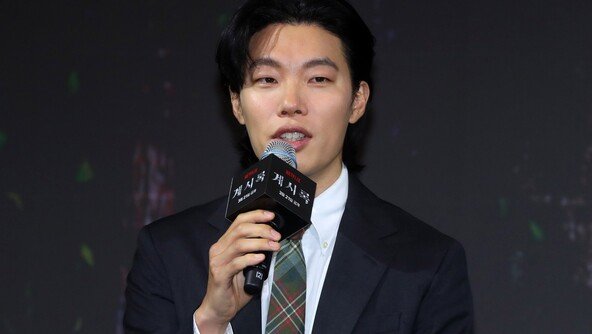 류준열, 칸 영화제서 전 연인 한소희 언급…“당연히 알죠”