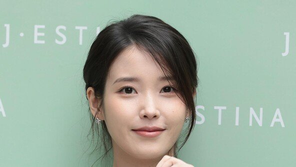 아이유, 생일 맞아 3억 또 기부…선한 영향력