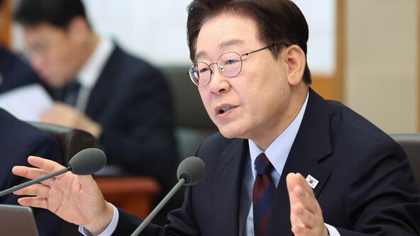 李 “외국인 주식 매도로 달러 빠져…주가 안정되면 환율 상승 멈출것”