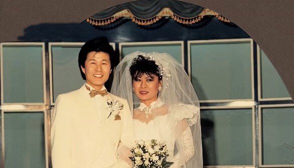 태진아, 올화이트 슈트 입은 신랑 “옥경이와 결혼기념일”