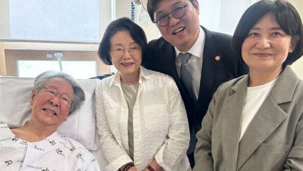 최불암 병문안 최휘영 장관 “‘파하’ 웃음에 안심…퇴원하면 막걸리 한잔”