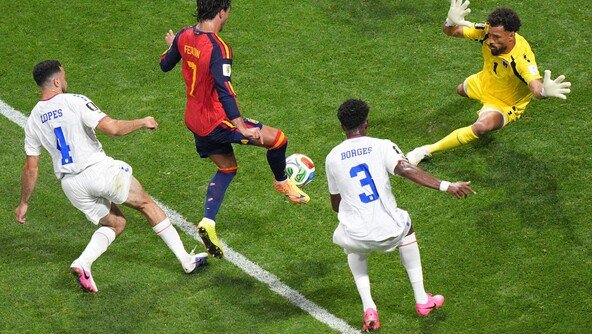 카보베르데의 기적…40세 수문장이 스페인 27개 슈팅 다 막았다