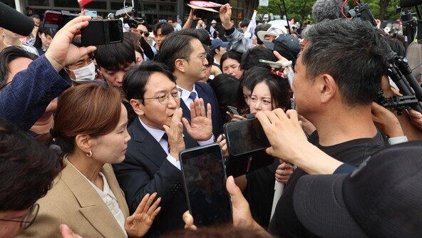 올공 찾은 與의원들에 시위대 “나가라”…결국 현장 떠나