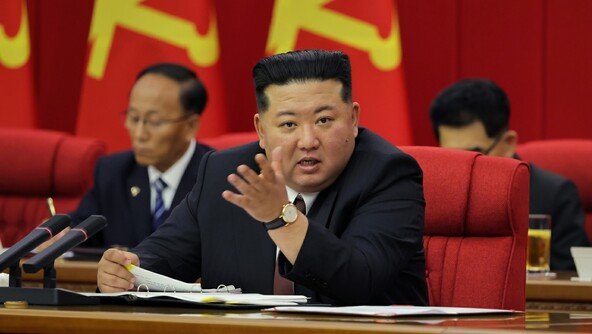 김정은 “韓, 핵잠수함 보유까지 추진…정세 극도로 악화”