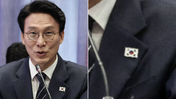 中서 태극기 배지 거꾸로 단 金총리…국힘 “국가적 망신”