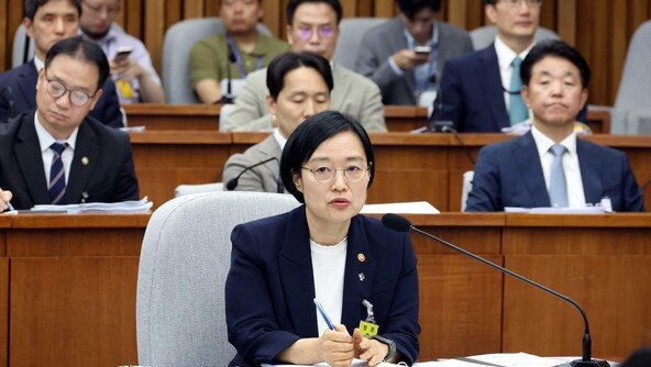“6·25는 북침” 말실수한 한성숙…곧바로 “긴장했다, 죄송”