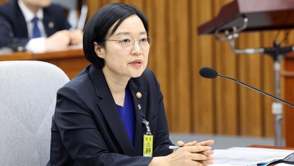 “청문회하느라 축구 안봐 수명 몇년 늘었을 것”…의원들 폭소