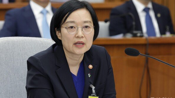 野 “미용실 원장에 집 헐값 매각, 대가성 의심” 한성숙 “선정적” 울컥