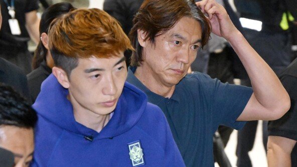 [속보]홍명보 야유속 귀국…“돈 뱉고 나가” 욕설 쏟아져